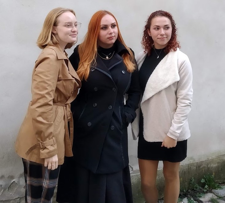 Tři dívky v Pražské křižovatce
