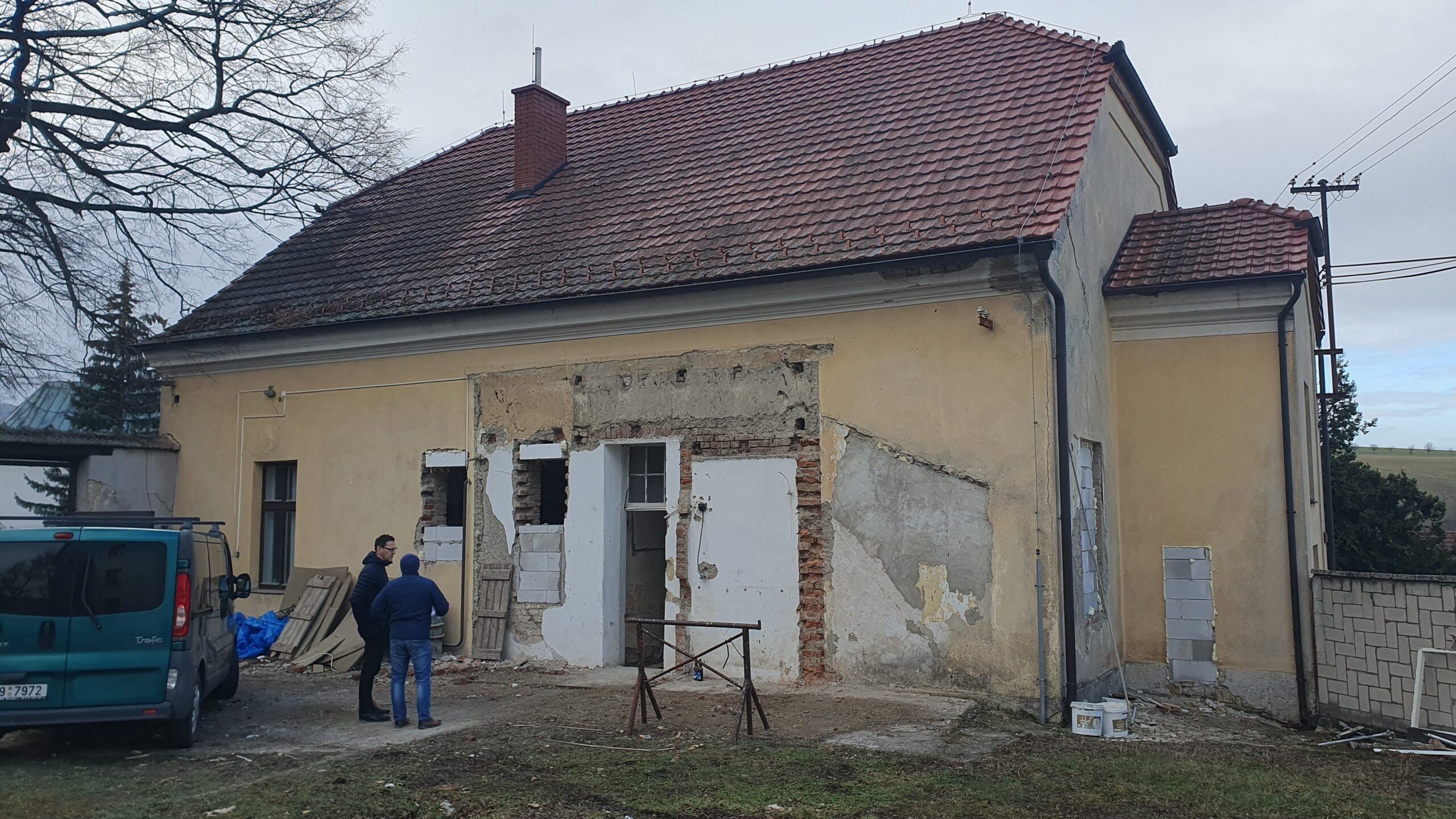 Práce na faře v Korytné pokračují