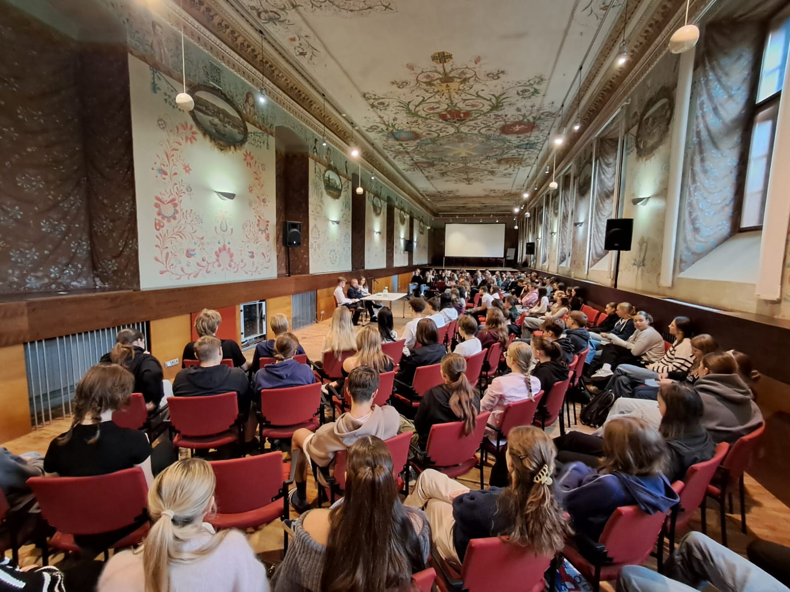 Beseda s PhDr. Miroslavem Karasem