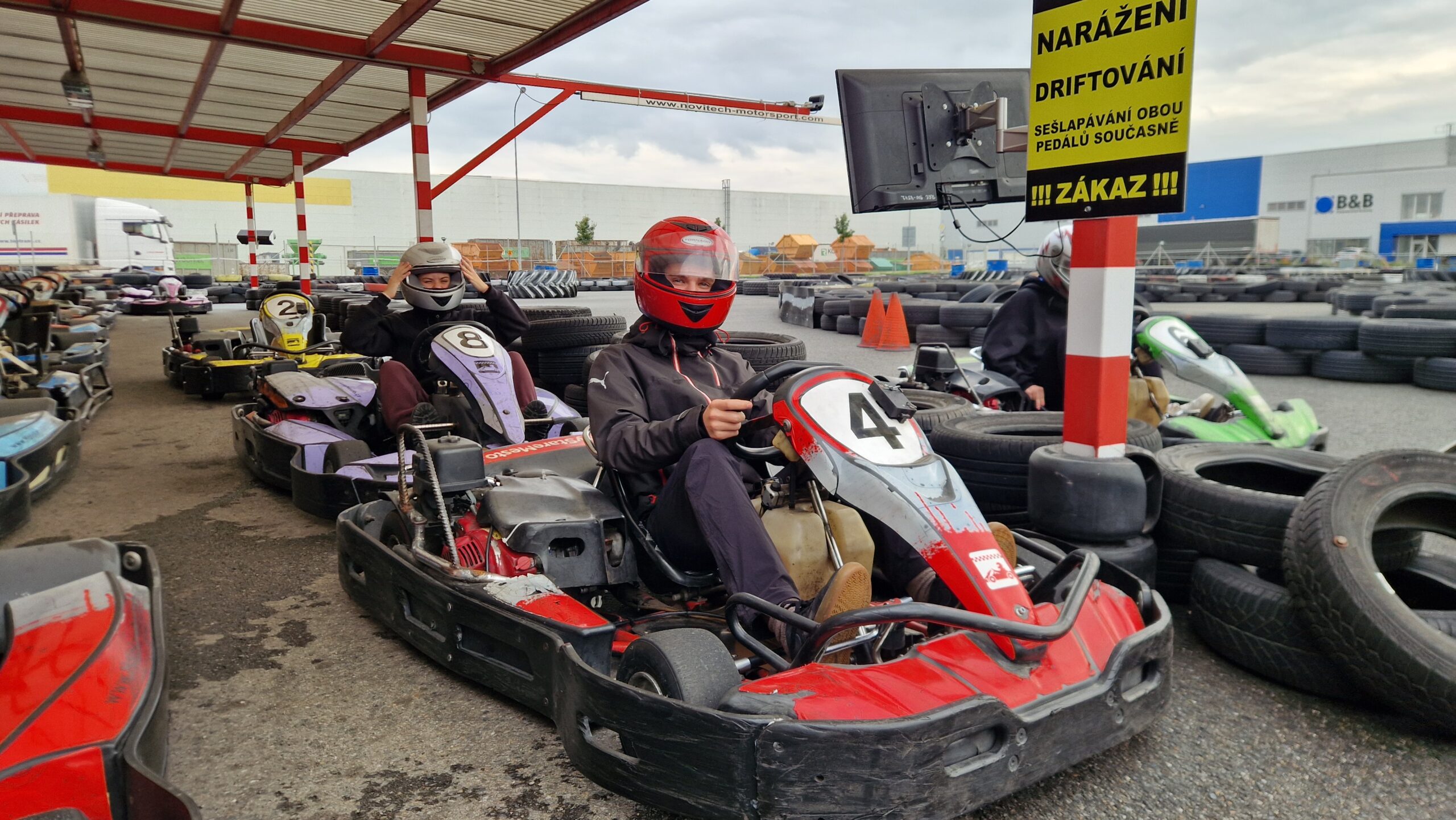 Motokáry ve Starém Městě